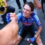 Jesper Philipsen freut sich über den Sieg. © APA/afp / GONZALO FUENTES