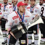 Kevin Fink was able to hoist several trophies. © Max Pattis