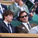Kimi Antonelli hörte bei den Ratschlägen von Roger Federer ganz genau hin. © ANSA / NEIL HALL