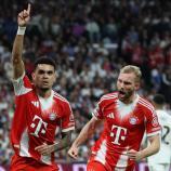 Konrad Laimer (r.) hat beim FC Bayern verlängert. © APA/afp / THOMAS COEX