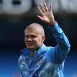 Erling Haaland mit neuer Frisur: Zlatan Ibrahimovic nahm den Norweger auf's Korn. © APA/afp / DARREN STAPLES