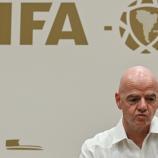 FIFA-Präsident Gianni Infantino wird von den Verbänden kritisiert und gerät zunehmend unter Druck. © APA/afp / DAVID SALAZAR