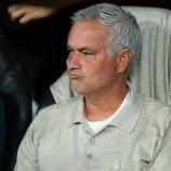 Jose Mourinho feierte zwar einen Sieg, dennoch waren nicht alle Fans glücklich. © APA/afp / THOMAS COEX