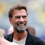 Jürgen Klopp ist bester Laune: Der neue deutsche Nationaltrainer scherzt zum Dienstbeginn. © APA / ELSA