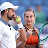 Kassierten eine Niederlage: Novak Djokovic und Aryna Sabalenka © APA / SARAH STIER
