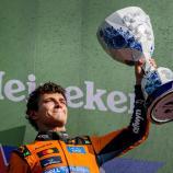 Lando Norris triumphiert beim letzten Rennen in Zandvoort. © ANSA / Remko de Waal