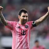 Lionel Messi ne peut s'en empêcher. © APA / CARMEN MANDATO