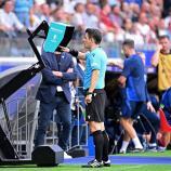 VAR-Entscheidungen sollen schneller getroffen werden. © APA/afp / KIRILL KUDRYAVTSEV