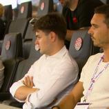 Der erste Teil der Saisonvorbereitung ist geschafft – und doch herrscht beim FC Südtirol hinter den Kulissen weiter reges Treiben. Im Hinblick auf die kommende Serie-B-Saison stellen sich vier brennende Fragen, die Manager Hannes Fink, Trainer Davide Possanzini und Kapitän Fabian Tait unseren Lesern in diesem Video beantworten. © stol