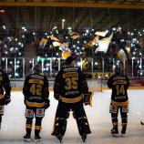 Wie tief muss man in die Tasche greifen, um nächste Saison in Bruneck bei den Spielen des HC Pustertal dabei sein zu können. © Soziale Medien / Instagram