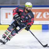 Angelo Miceli und die Rittner Buam nehmen den HC Meran ins Visier. © Max Pattis