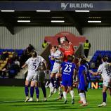 Die Austria (in weiß) bot Chelsea tapfer die Stirn. © APA/afp / BEN STANSALL