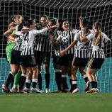 Eva Schatzer (3.v.r.) steht mit Juventus im Finale des Women's Cup.