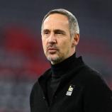 Frankfurt-Coach Adi Hütter muss weiterhin auf den ersten Heimsieg der Saison warten. © AFP / CHRISTOF STACHE