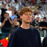 Jannik Sinner was the guest of honor at the Serie A match between Juve and Milan. © Instagram/seriea