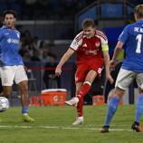 Mit diesem herrlichen Schuss sorgte Martin Ödegaard für einen Arsenal-Sieg in Neapel. © ANSA / CIRO FUSCO