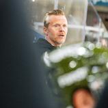 HCB-Trainer Antti Karhula blickt gespannt auf das Match in Mailand am Sonntag. © HCB