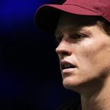 Tennis-Superstar Jannik Sinner: Die Trainerfrage bleibt brandaktuell. © AFP / DIMITAR DILKOFF