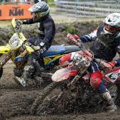 Beim letzten Rennen der diesjährigen Alpencup-Saison gaben am Wochende in Pfitsch nochmals 470 Motocrossfahrer so richtig Gas. SportNews war mit einem Kamerateam vor Ort und hat sich umgehört. © stol