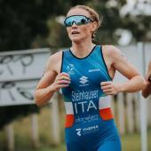 Verena Steinhauser was among the frontrunners at the World Cup opening in Abu Dhabi. © Tobias Unterhofer / worldtriathlon