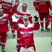 Les joueurs danois ont du mal à y croire : ils ont battu la superpuissance du hockey sur glace, le Canada. © ANSA / Bo Amstrup