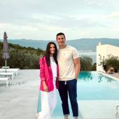 Patrick Baumgartner hat sich mit seiner langjährigen Freundin Greta Passler verlobt.