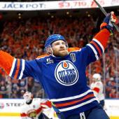 Leon Draisaitl lässt sich feiern: Er war der Matchwinner. © APA / CODIE MCLACHLAN