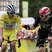 Big rivals Tadej Pogacar and Jonas Vingegaard on stage 10. © ANSA / Christophe Petit Tesson