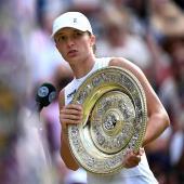 Iga Swiatek has won the Wimbledon classic for the first time. © APA/afp / Kirill Kudryavtsev
