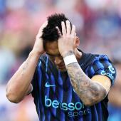 Kapitän Lautaro Martínez  ließ seinen Frust freien Lauf. © APA / BUDA MENDES