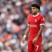Luis Diaz swaps his Liverpool jersey for one of FC Bayern. © ANSA / ADAM VAUGHAN