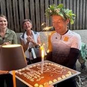 Nach seiner Glanzleistung erhielt Alexander Rabensteiner zuhause eine Willkommens-Torte.
