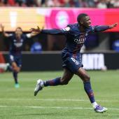Ousmane Dembele sealed the final score with two men down. © APA / KEVIN C. COX