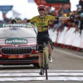 Jonas Vingegaard took the stage win. © ANSA / Javier Lizon