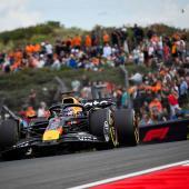 Max Verstappen landed in the gravel trap. © APA/afp / JOHN THYS