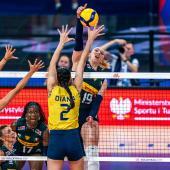 Sarah Fahr during a quick attack against Brazil. © FIVB