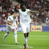 Evan Ndicka (vorne) jubelte mit der Roma in Nizza. © APA/afp / VALERY HACHE