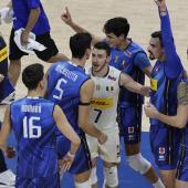 Italy's national team defended its World Cup title on Sunday. Simone Giannelli (second from right) played a major role in this. © ANSA / ROLEX DELA PENA