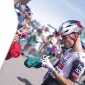 Juan Ayuso is the center of attention. © ANSA / Javier Liz