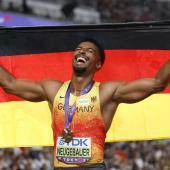 Leo Neugebauer is beaming from ear to ear. © ANSA / FRANCK ROBICHON