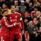 Mohamed Salah and Virgil van Dijk (right) led Liverpool to a late victory. © APA/afp / OLI SCARFF