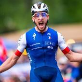 Victor Koretzky celebrates his World Championship gold. © ANSA / MAXIME SCHMID