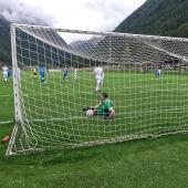In the regional league match between Gitschberg Jochtal and Bruneck (1:4), the home team's goalkeeper made a blunder. Bruneck's Tommy Piffrader didn't care, celebrating his goal with a perfect somersault. We also have the Oberliga highlights between Ahrntal and St. Georgen (2:1) and Bozner FC against Val Gardena (1:0) in the video. © stol