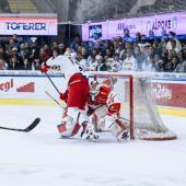 Almost everything and everyone bounced off him: Bolzano goalie Jonny Vallini. © EC Red Bull Salzburg / Gintare Karpaviciute - EC Red Bull Salzburg