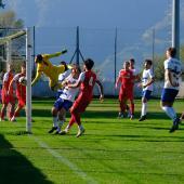 The corner kick taken by Manuel Mariz (Montan) goes in for the 1-0, but Kastelbell goalkeeper Mike Weisshorn is sent off for no good. M. Dorn
