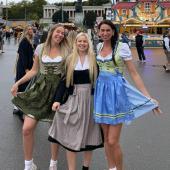 Raphaela Folie et ses coéquipières Anna Pogany et Sara Loda (de droite à gauche) ont apprécié leur visite à l'Oktoberfest de Munich.
