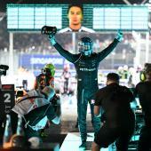 George Russell wins in Singapore. © APA/afp / MOHD RASFAN