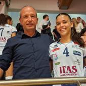 Giada Guerra avec son père Andrea, qui travaille comme entraîneur de football en Serie B.