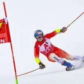 Marco Odermatt leads by a very narrow margin. © ANSA / GIAN EHRENZELLER