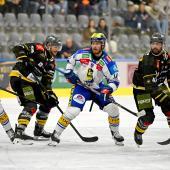 Matthias Mantinger and Raphael Andergassen celebrated the next victory. © I. Foppa / HC Pustertal
